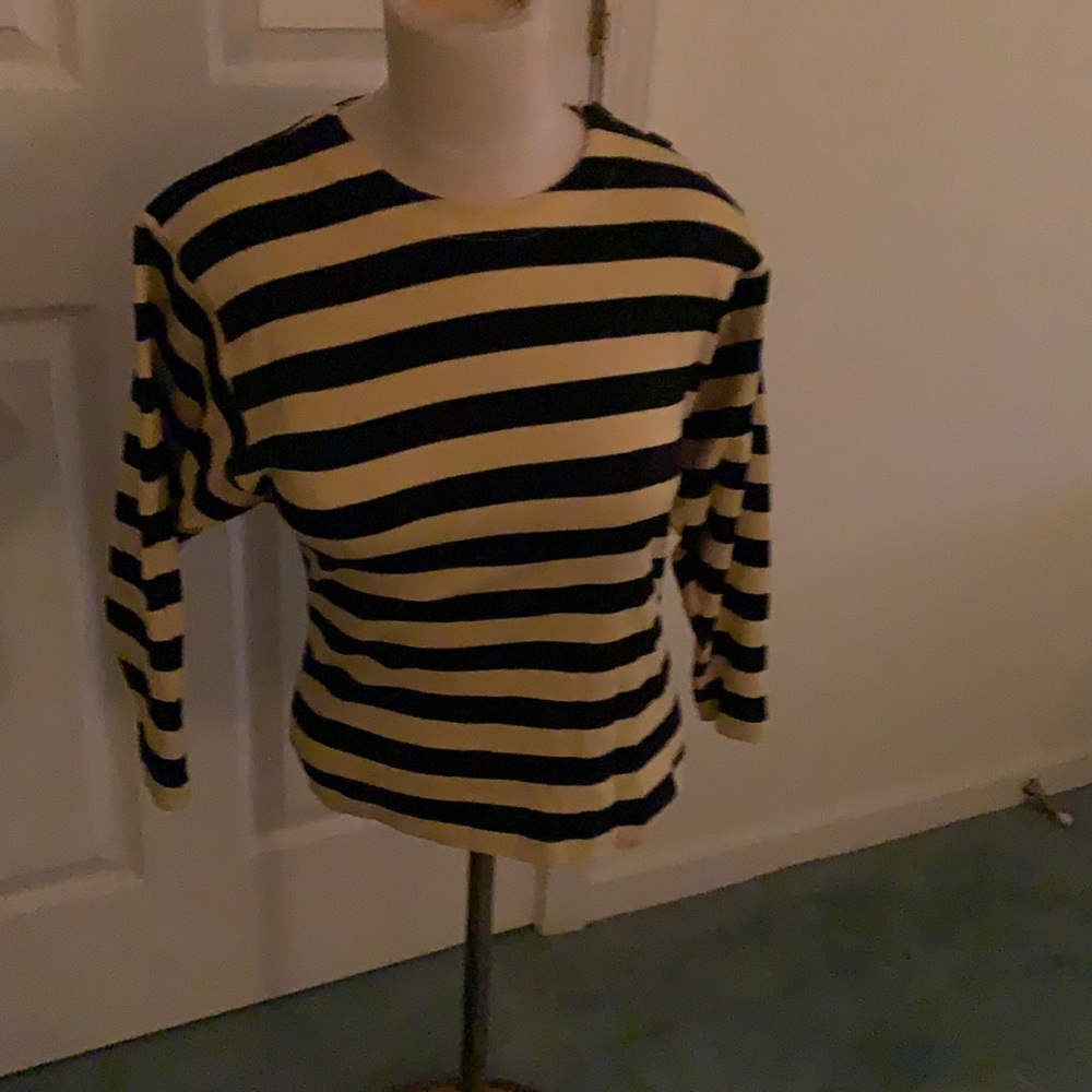 Richard DayHoff Black and yellow long sleevedshirt